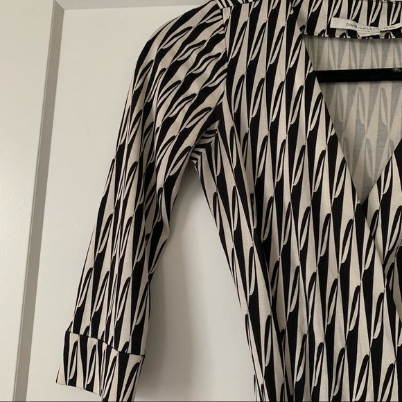 DVF Wrap Dress 3/4 Sleeves - Picture 5 of 12